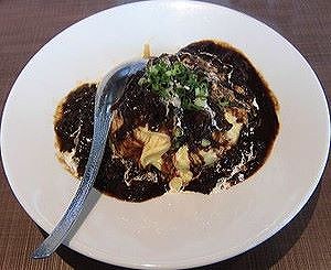 とろとろ玉子と牛ホホ肉のビーフシチューのらーめん