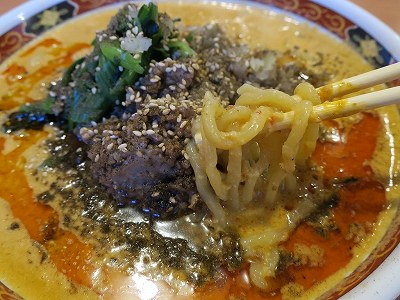 人気の四川担々麺