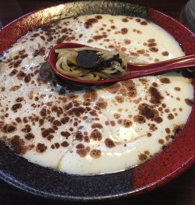 松茸、黒トリュフ、ポルチーニ3大キノコエスプーマ仕立てのラーメン