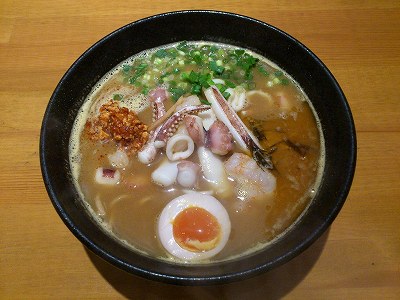 カレー麺のスパイシー海鮮カレーらぁめん