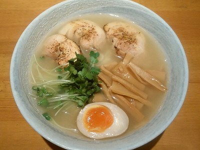 炙り鶏入り白醤油らぁめん