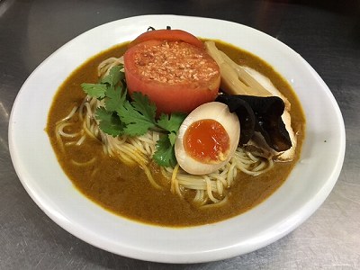 冷製スパイシーカレー和え麺 丸ごとトマトのせ
