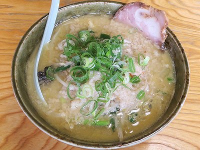 八幡ラーメン　味噌ラーメン（背脂トッピング）
