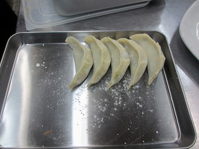 焼く前の餃子
