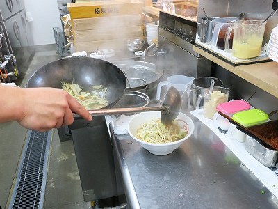 スープを注ぐ