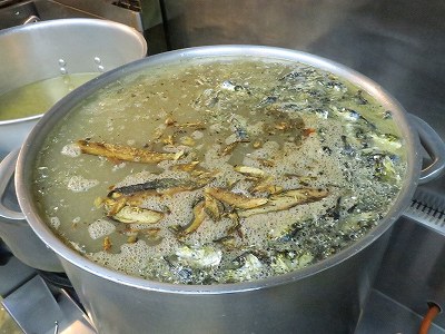 魚介素材を入れた寸胴
