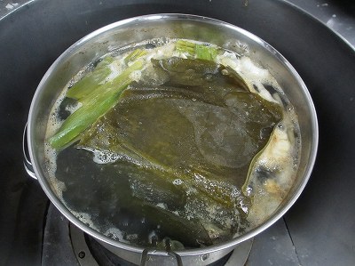 仕込み始めのスープ