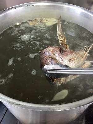 鯛の頭を煮込み