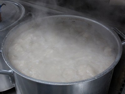 仕込み中のスープ