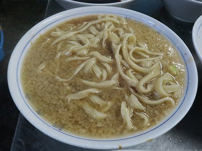 丼に入れた麺