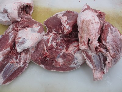 カット前の肉