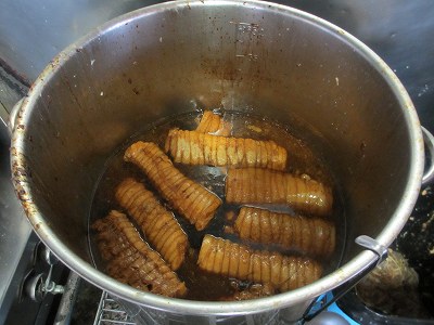 タレにつけているチャーシュー