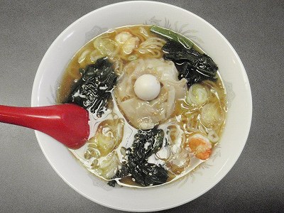 見附名物へそラーメン