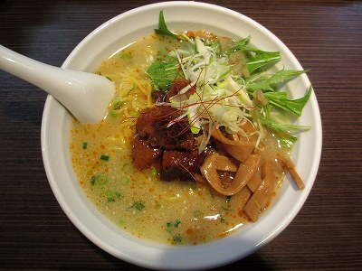 牛骨牛肉白湯麺