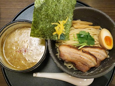 極づけ
