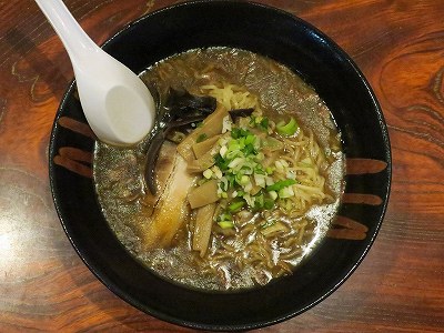 金黒ラーメン