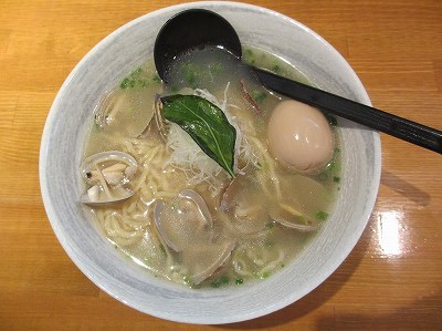 アサリの白ワイン蒸しらぁめん