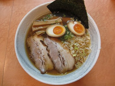 らーめん（半味玉）