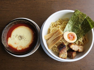 トマトチーズつけ麺