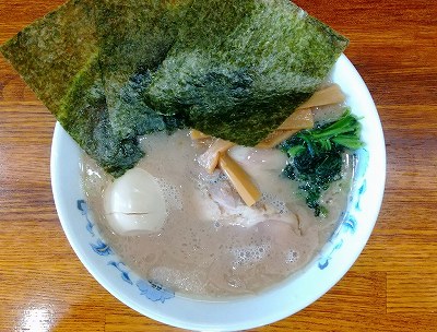 とんこつ塩らーめん（味玉）