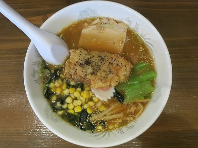 味噌らうめん（唐揚げトッピング）