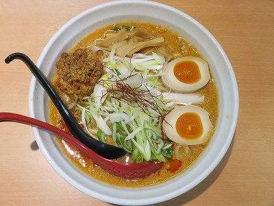 背脂担々麺