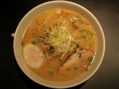 胡麻と黒胡椒の塩らーめん（期間限定）