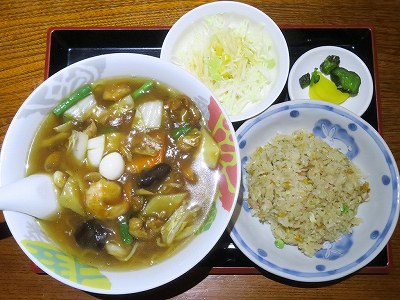 五目あんかけラーメンと半チャーハンセット