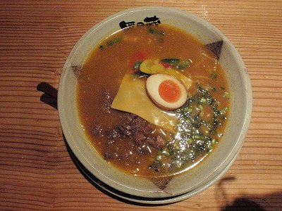とろ～り牛すじとチーズの呵麗らーめん（期間限定）