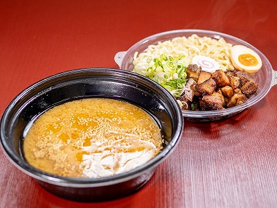 ラーメンは麺とスープが別々に