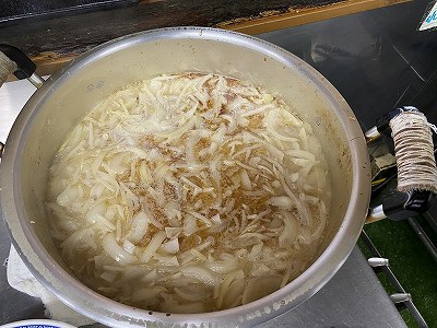 鍋に入った味噌ラーメン