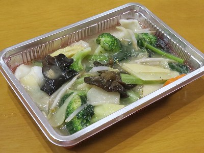 野菜とエビ、イカの塩味炒め　小