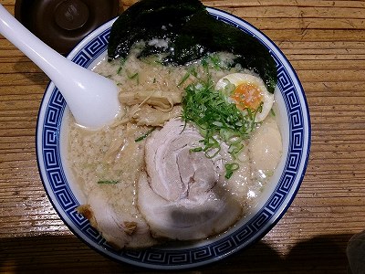 まる得盛豚骨醤油麺