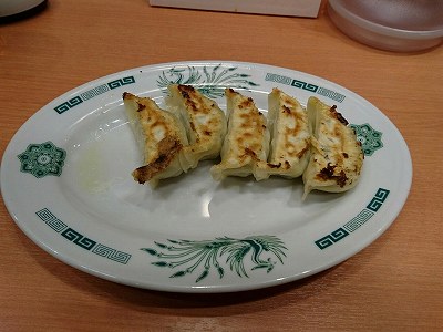 餃子（一つ食べた後撮影）
