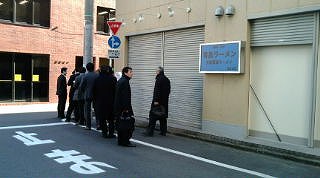 お店の前は行列