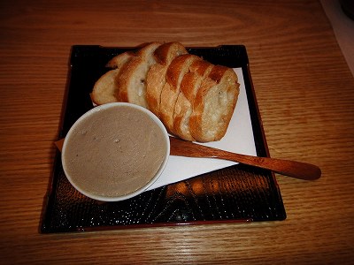 鶏レバーのパテ　バゲット添え